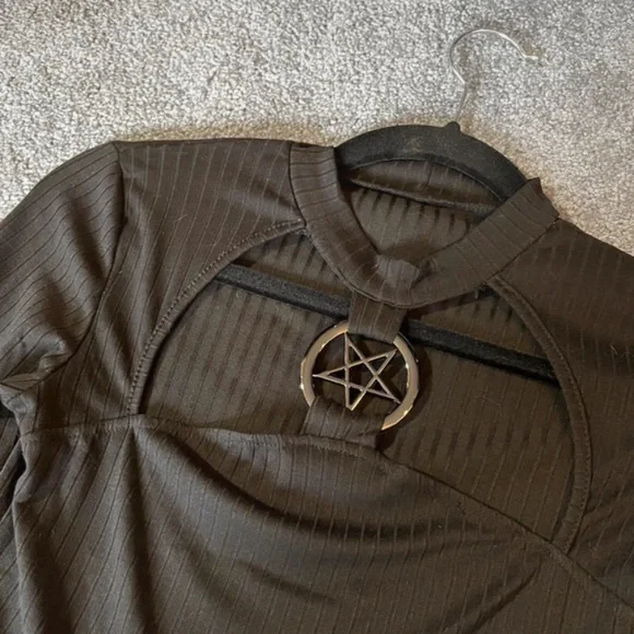Long sleeve gothic crop top black color with pentagram - Picture 5 of 7